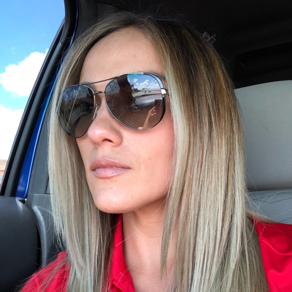 Meet your Posher, Macarena